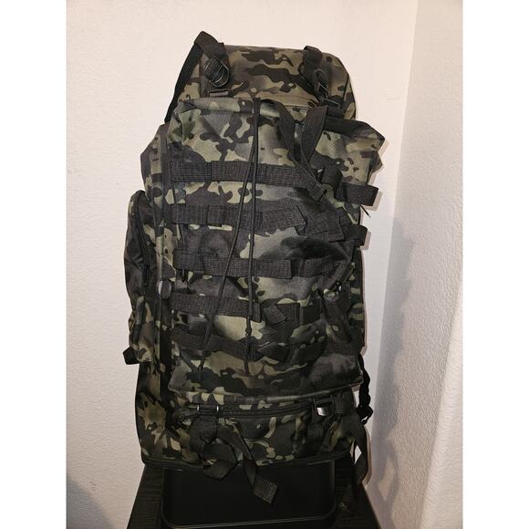 New! 70L Camouflage Hiking Backpack - Picture 4 of 8